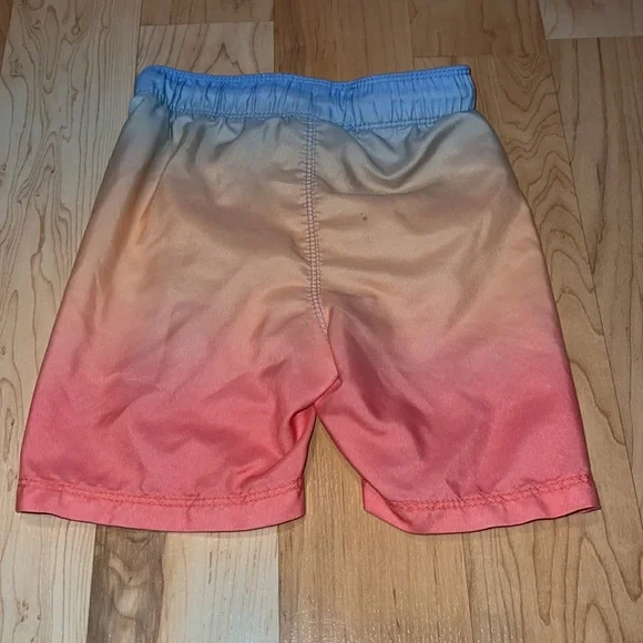 Size 2 boys swimming trunks - Picture 2 of 3